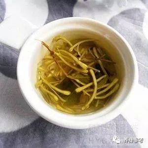 金银花具有疏风止痒，杀菌利尿等作用